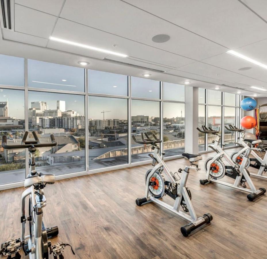 Spacious Castle W Gym Pool Free Parking I Walk To Dowtown N Broadway Nashville Exterior photo